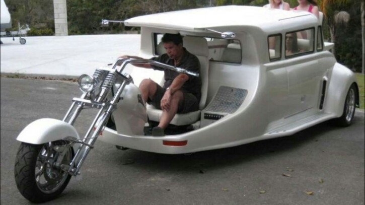 the-limobike-is-a-harley-motorcycle-up-front-and-a-limousine-in-the-back-7406-725x407.jpg
