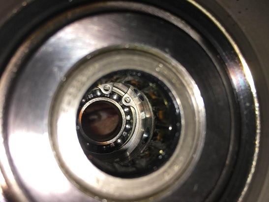 Example of bearings with little grease.