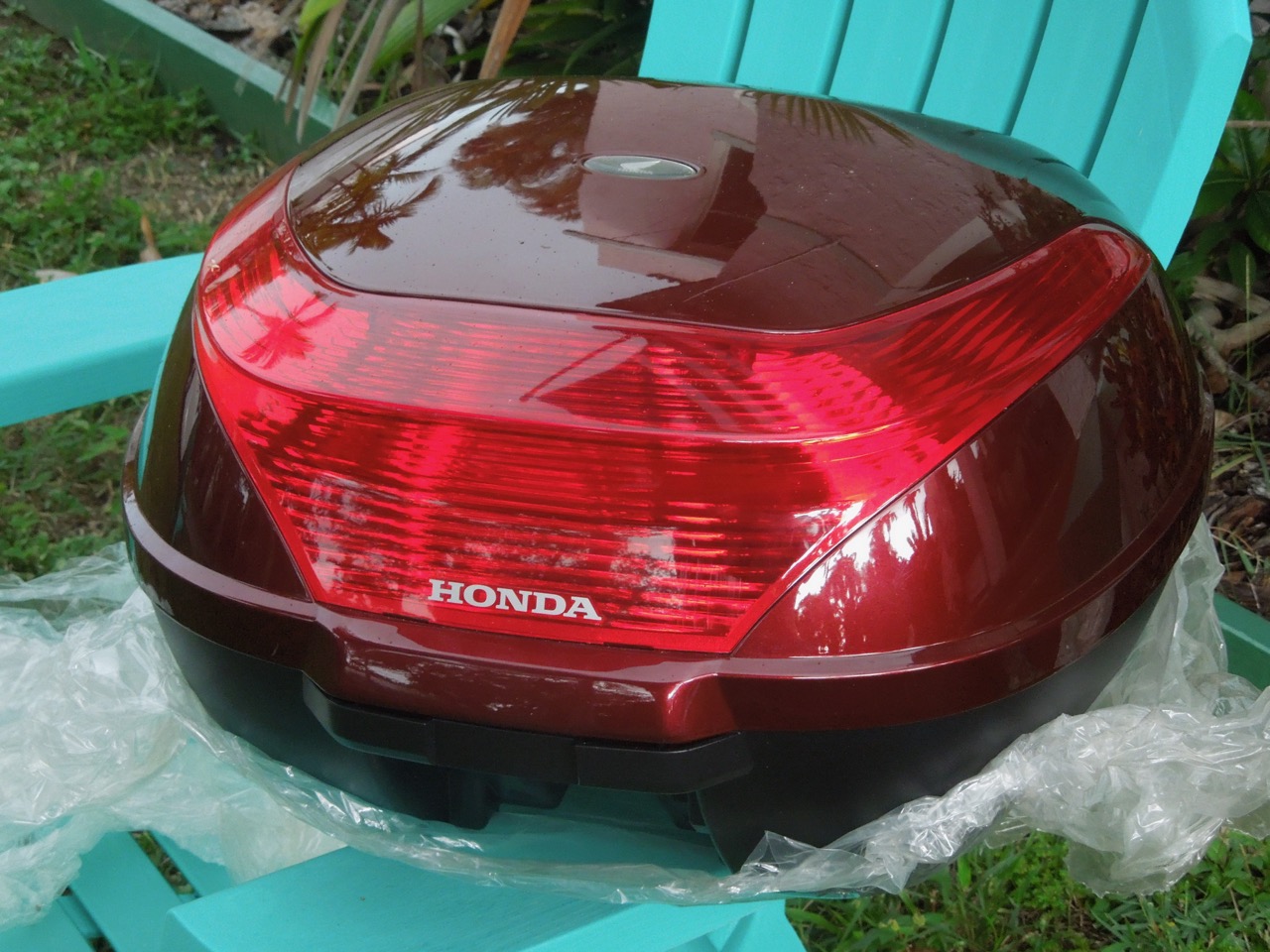Honda SH150i rear trunk.jpg