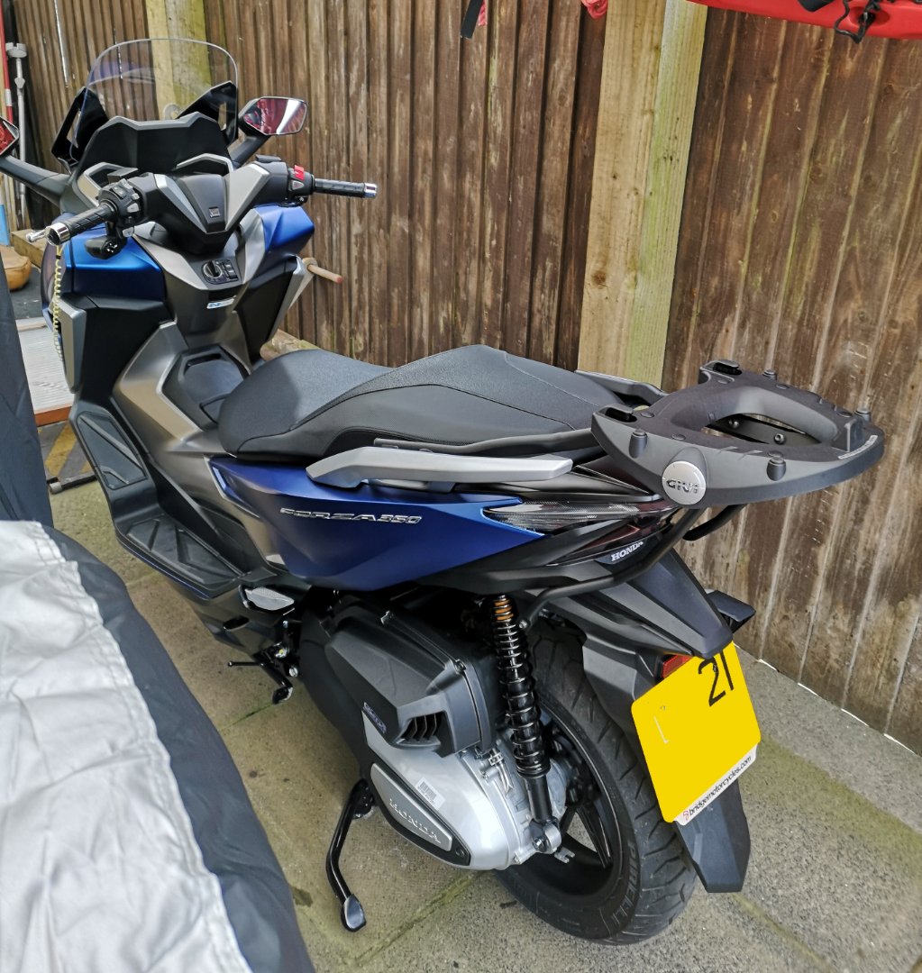 21 350 Forza Givi rack and M5 plate.jpg