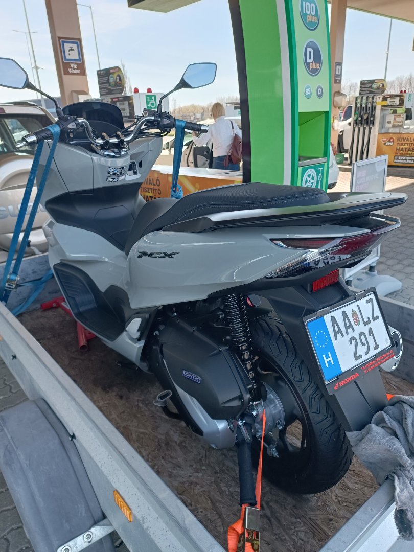 pcx2.jpg