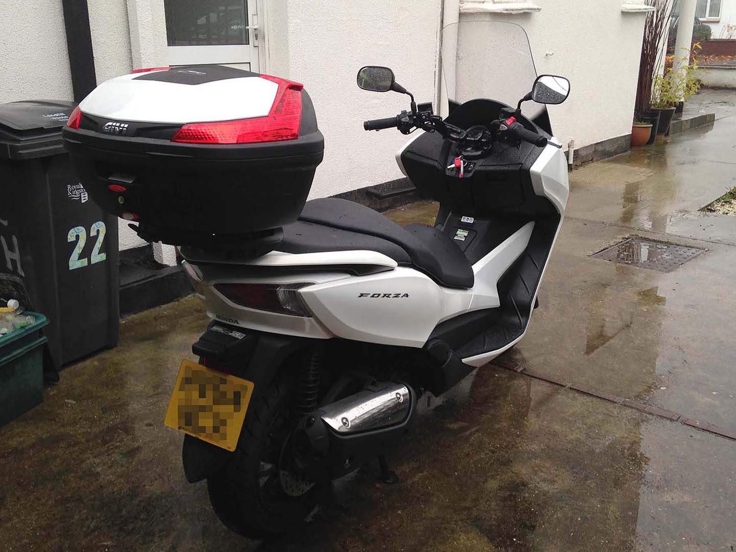 This is my new Givi B47 Blade Topbox with colour matched panel and brake light kit (as yet not fully wired in).