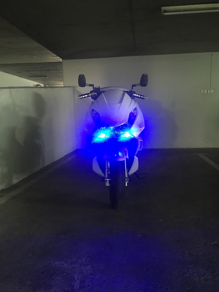 PCX Front 005_750x1200.jpg