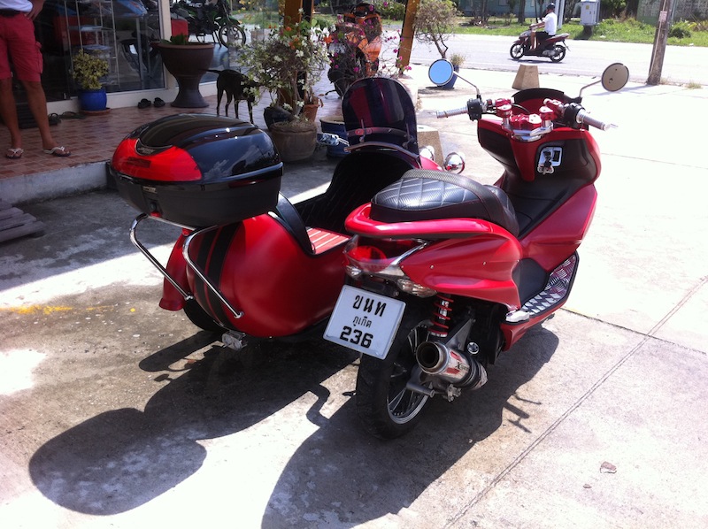 Honda PCX side car 43 www.powerbypcx.com .JPG