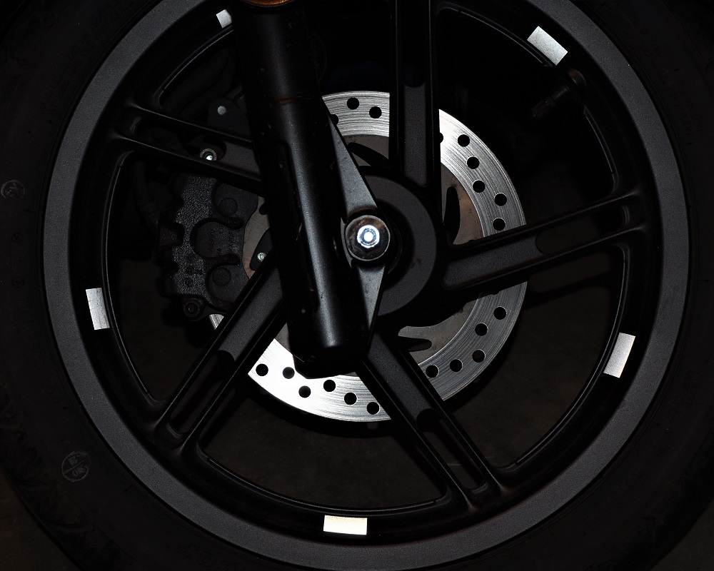 Side view of front wheel