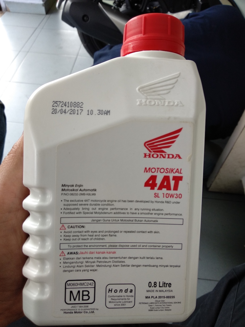Honda engine oil descriptions (rear of the bottle)