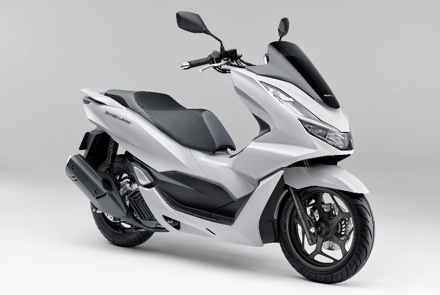 120920-2021-honda-pcx-160-05_copy_875x586.png