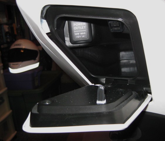 Deep glove bin with power outlet 5672.JPG