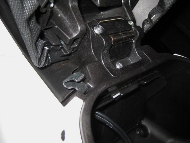 New seat hinge, battery cover, &  helmet hook 5670.JPG