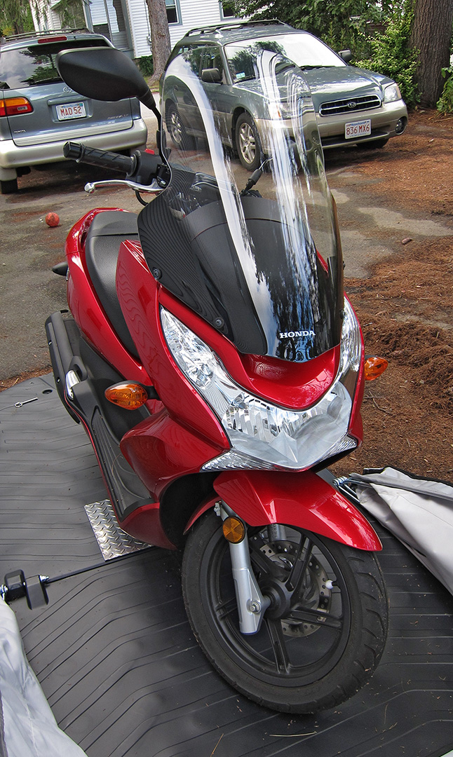 pcx150 w honda windsheild.jpg