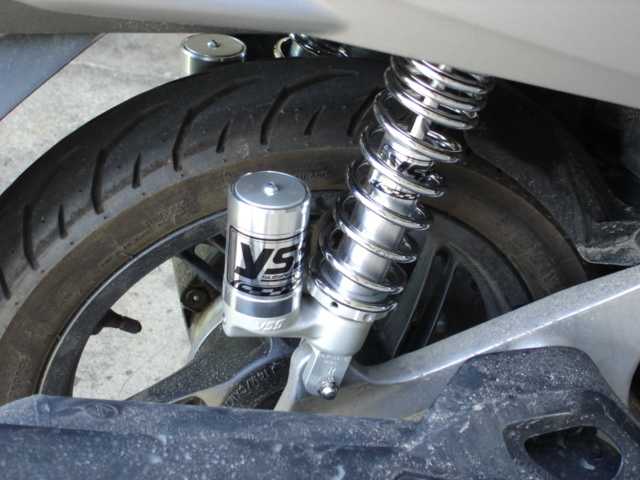 Rear shocks.JPG