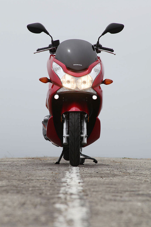 2011-Honda-PCX-front-XL.jpg