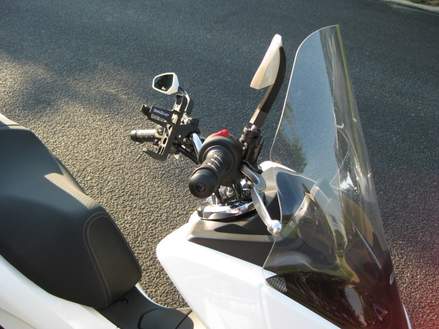Magazi 6 Bars Full Swing. Leaving Clearance to turn them full either way. Made sure mirrors didn't hit Givi Med. Screen.JPG