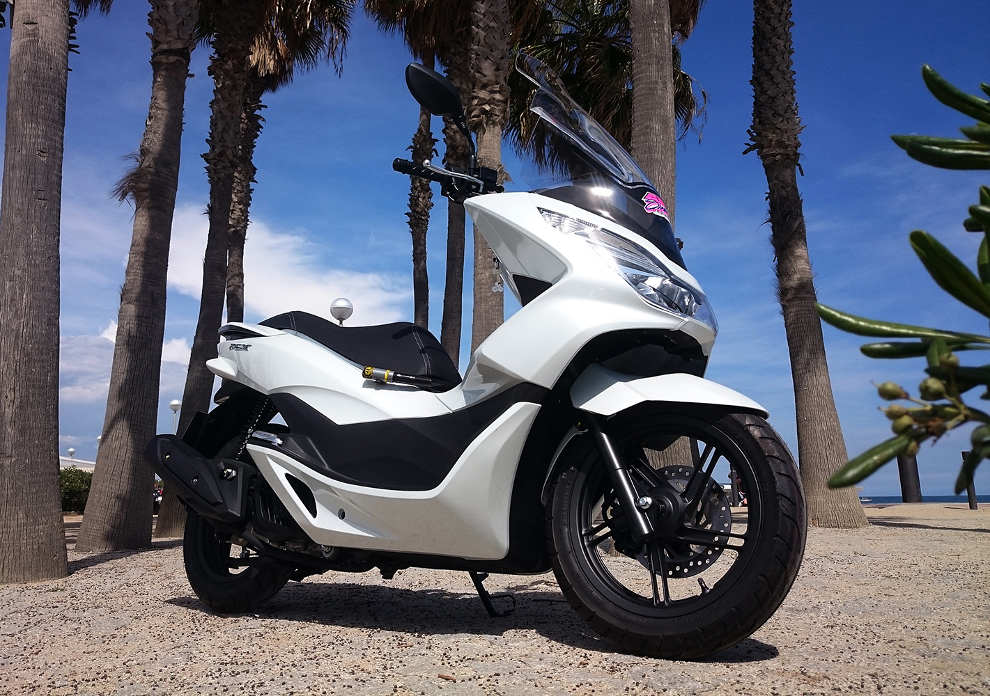 honda_PCX_2016_white