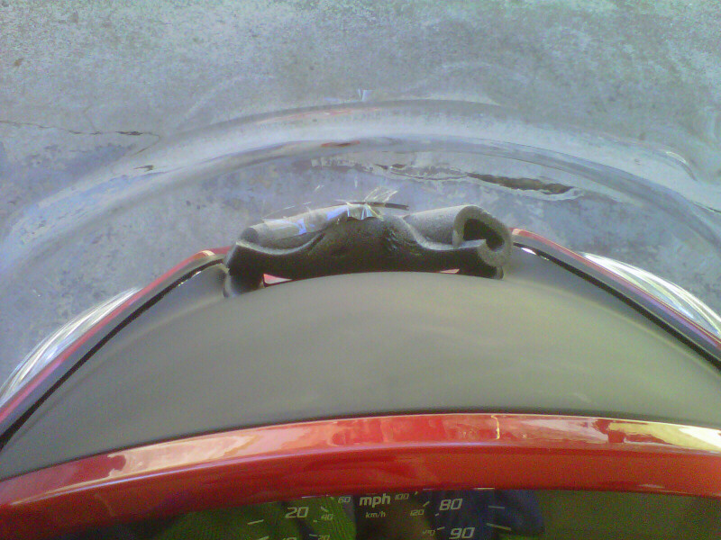 Pipe wrap btwn windscreen and bike.jpg